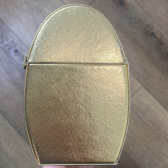 Daisy Marc Jacobs Gold Hard Shell Cosmetic Case - Picture 5 of 8